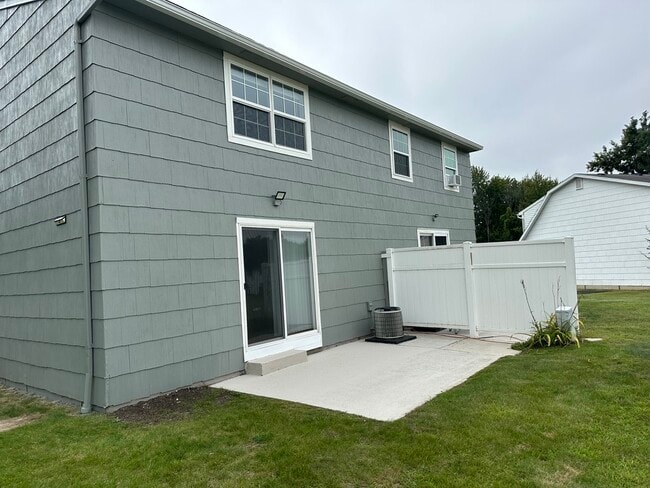 Building Photo - 72 Willowick Dr