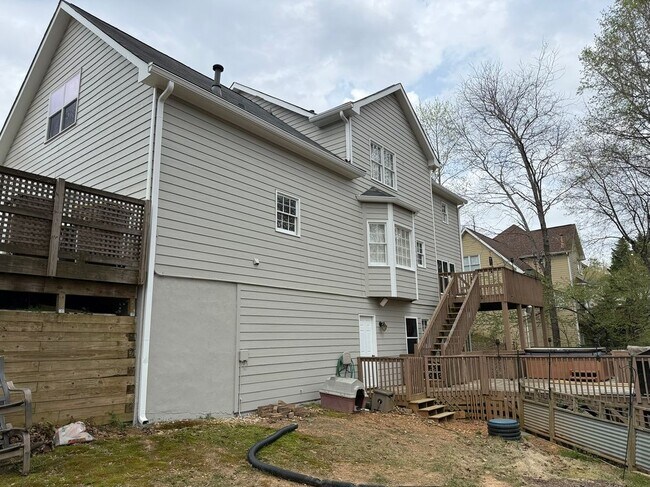 Building Photo - 2845 Stratfield Ct
