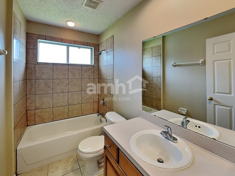 Building Photo - 9213 Prosperity Lake Dr