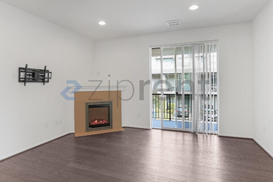 Building Photo - Unit