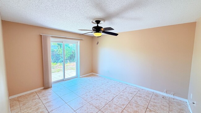 Building Photo - Cozy 2 BR / 2 BA Duplex