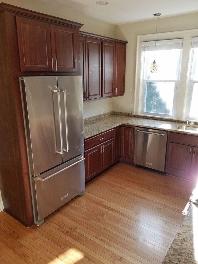 Building Photo - 3272 N Hackett Ave