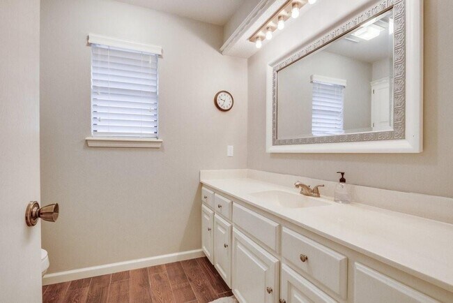 Building Photo - 1332 Chimney Hill Rd