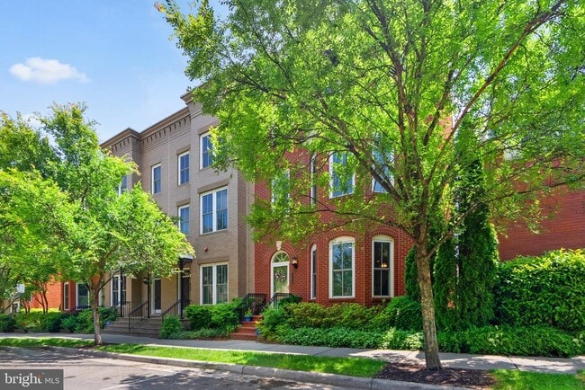 Building Photo - 711 McKenzie Ave