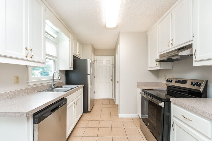 Building Photo - 2399 Morning Dew Pl