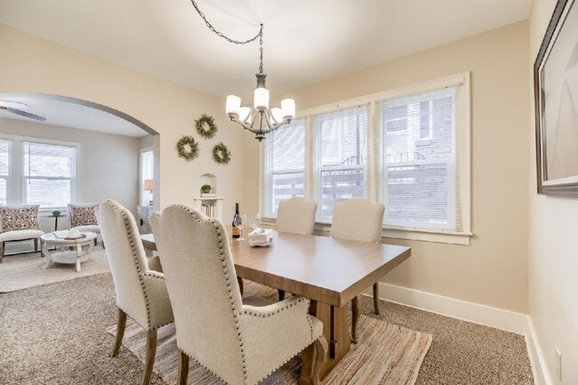 Building Photo - Beautiful Three Bedroom Town Home!