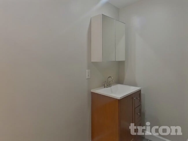 Building Photo - 5004 Woodstock St