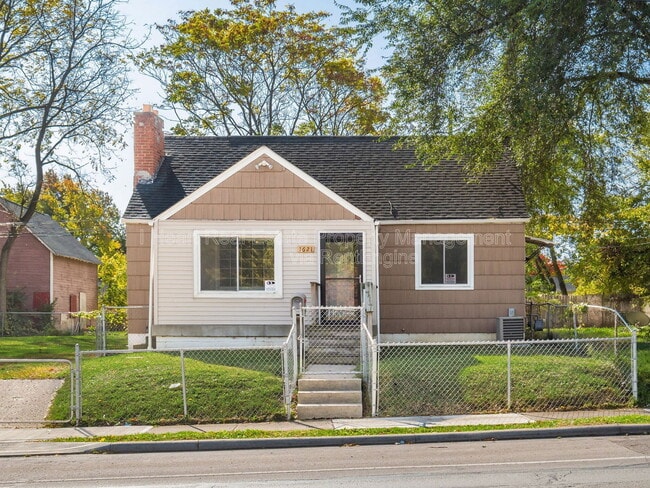 Building Photo - 1621 Sullivant Ave