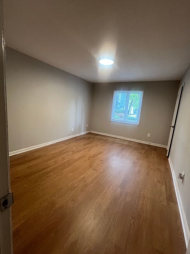 Building Photo - One Bedroom Unit First Close to South Park