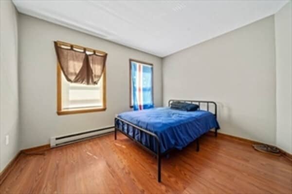 Building Photo - 453 Pond St