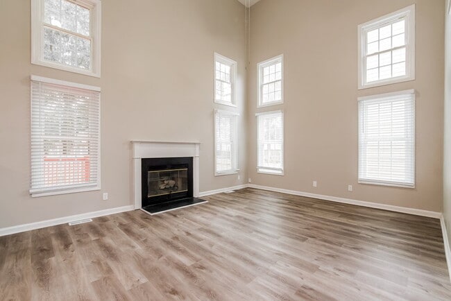 Building Photo - 500 Mountain Lake Dr