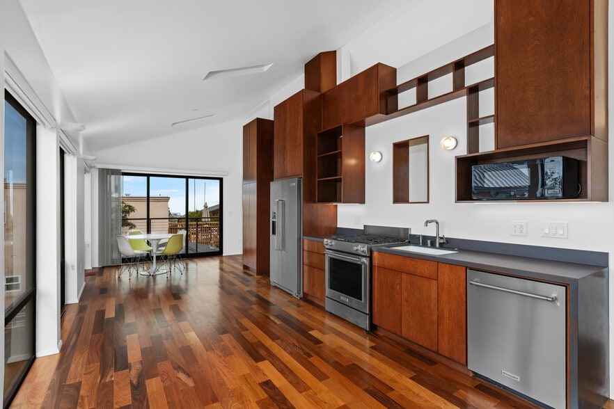 Kitchen facing west. - 4638 Del Monte Ave