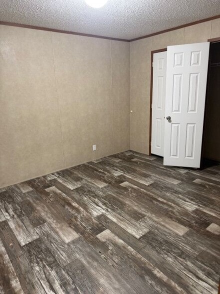 Building Photo - 2606 Lincoln Wy NW