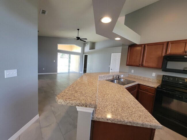 Building Photo - 800 Overlook Dr