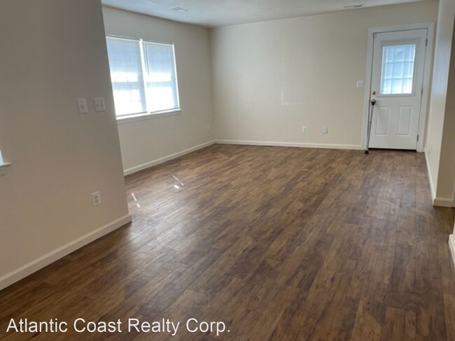 Building Photo - 3 br, 1.5 bath House - 6049A Old College D...