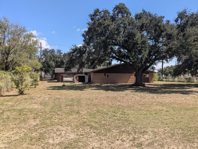 Building Photo - 1439 N Alamo Rd