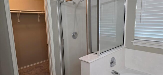 Building Photo - 204 Quail Hollow Dr