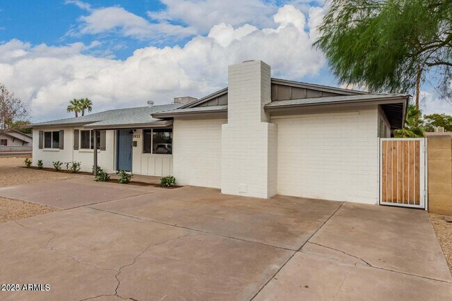 Building Photo - 3933 W Cactus Wren Dr