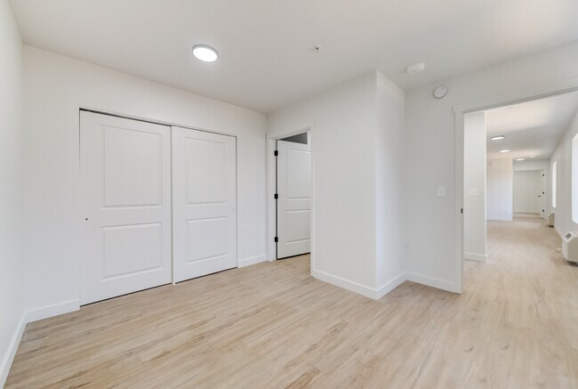 Building Photo - 404 E 5600 S