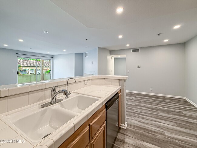 Building Photo - 5744 Oak Bend Ln