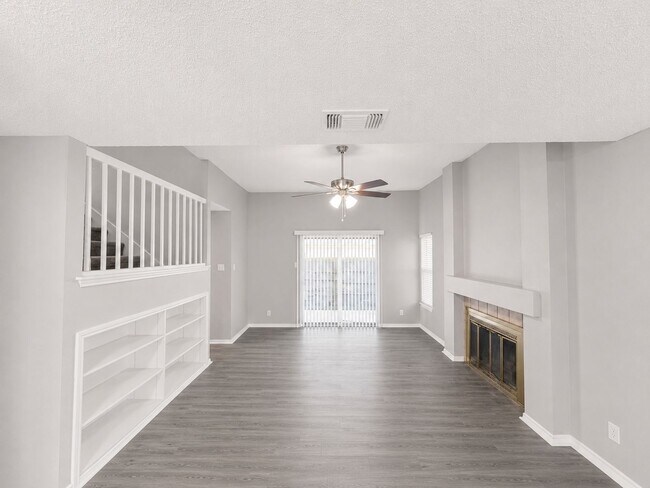 Building Photo - Completely updated Ventura beauty with over 2,000 square feet, TWO living areas, and a downstairs...