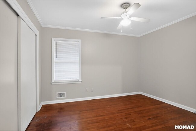 Building Photo - 2644 Pineland Ave