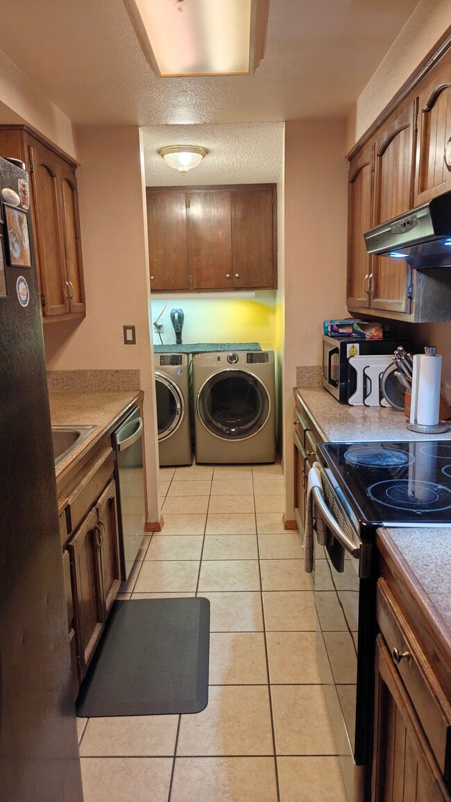 Building Photo - 1521 E Robinson St