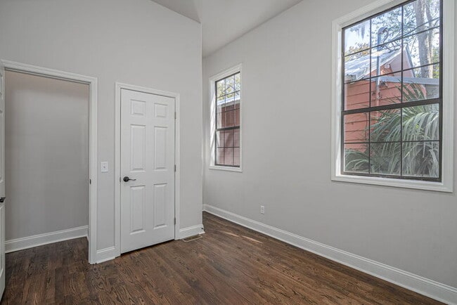 Building Photo - 1107 E 32nd St