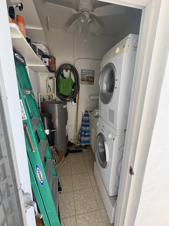 Building Photo - 333 The Esplanade N