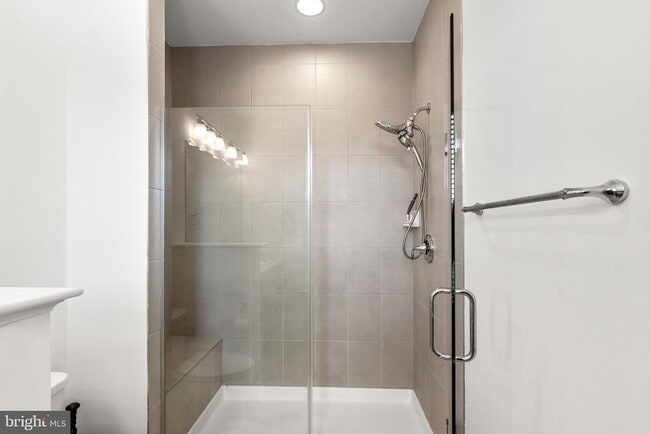 Building Photo - 921 Grundy St