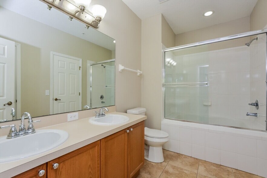 Building Photo - 567 Pinebranch Cir