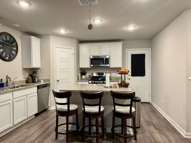 Building Photo - Like-New 4 Bedroom Home in Growing Community – Move-In Ready!