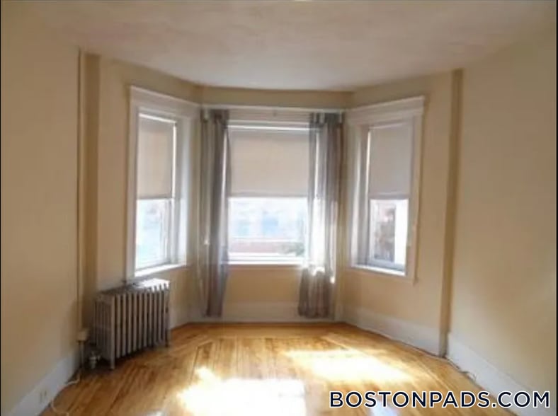 Building Photo - 107 Gordon St