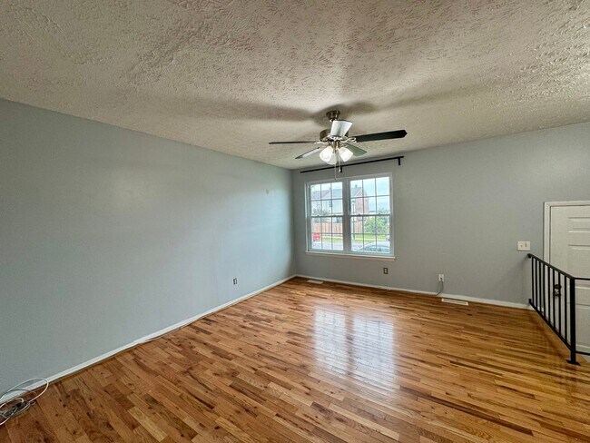 Building Photo - Charming 3 Bedroom/2 Bathroom in Essex, MD!
