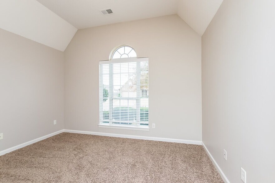 Building Photo - 8332 Pinnacle Dr