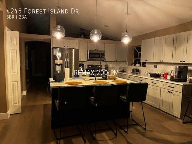Building Photo - 4245 Forest Island Dr