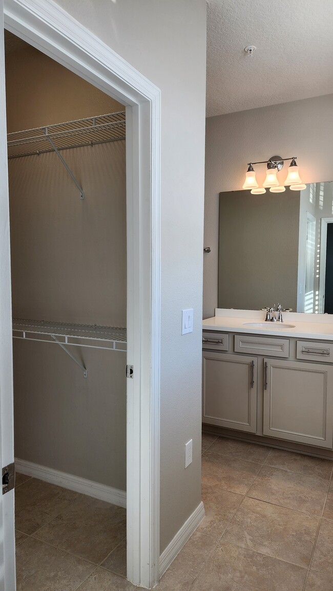 2nd Master Bath/closet - 583 Piazza Pt