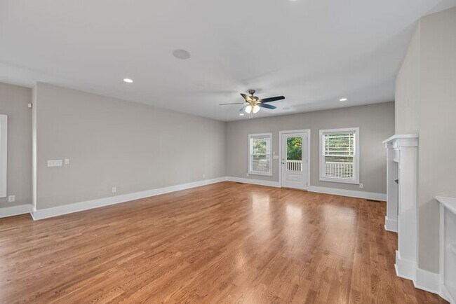 Building Photo - Stunning Home in Melrose 12 South Area...D...