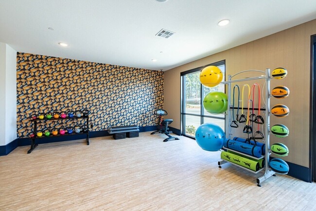 Building Photo - Stylish 2 Bed with Top Amenities!