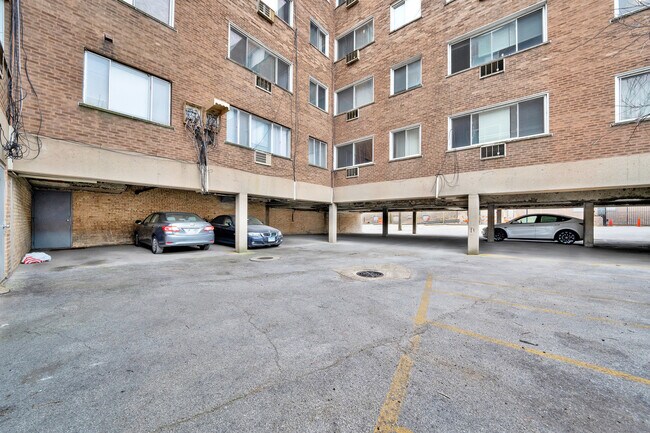 Building Photo - 7120 N Sheridan Rd