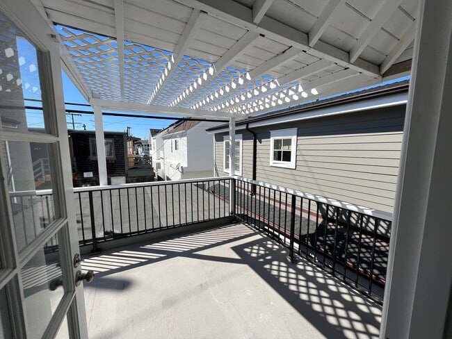 Building Photo - 109 Grand Canal