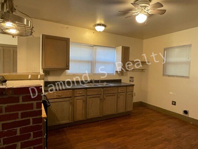 Building Photo - 1301 N Fremont Ave