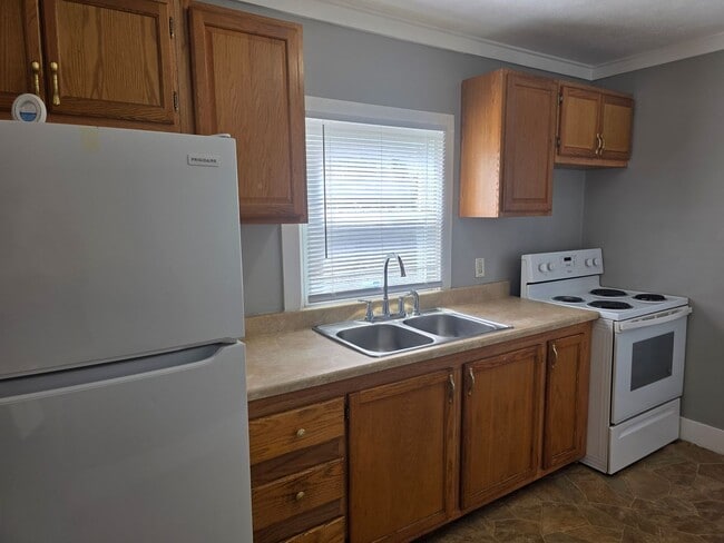 Building Photo - 2-Bedroom, 1-Bathroom Home – $1050/Month | Accepting Section 8