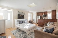 Building Photo - 1716 Pine St