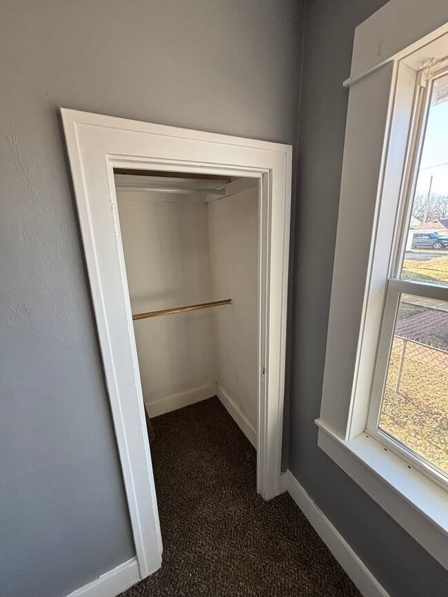 Building Photo - Updated 2-Bedroom Home on the West End of Council Bluffs