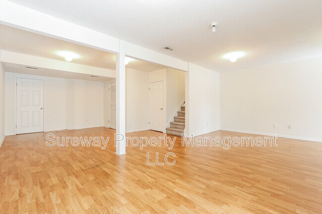 Building Photo - 35 Treat Ln