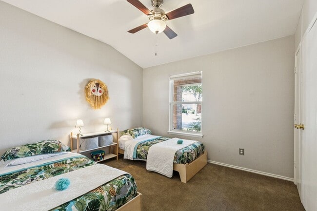 Building Photo - FLEXIBLE LEASE, STAY LONGER SAVE MORE!