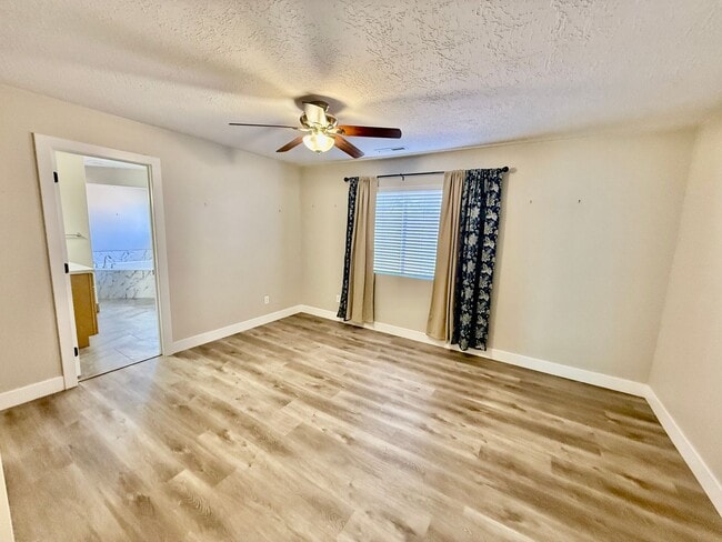 Building Photo - 389 E 500 S