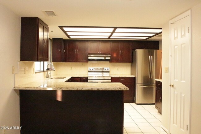 Building Photo - 450 E Barbara Dr