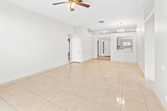 Building Photo - 10250 Hunters Haven Blvd